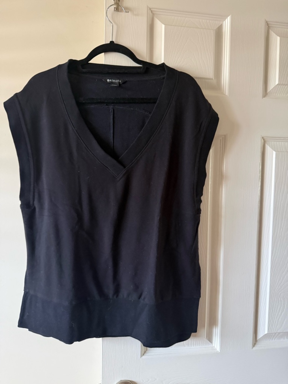 Athleta Black V-Neck Sleeveless Knit Sweatshirt